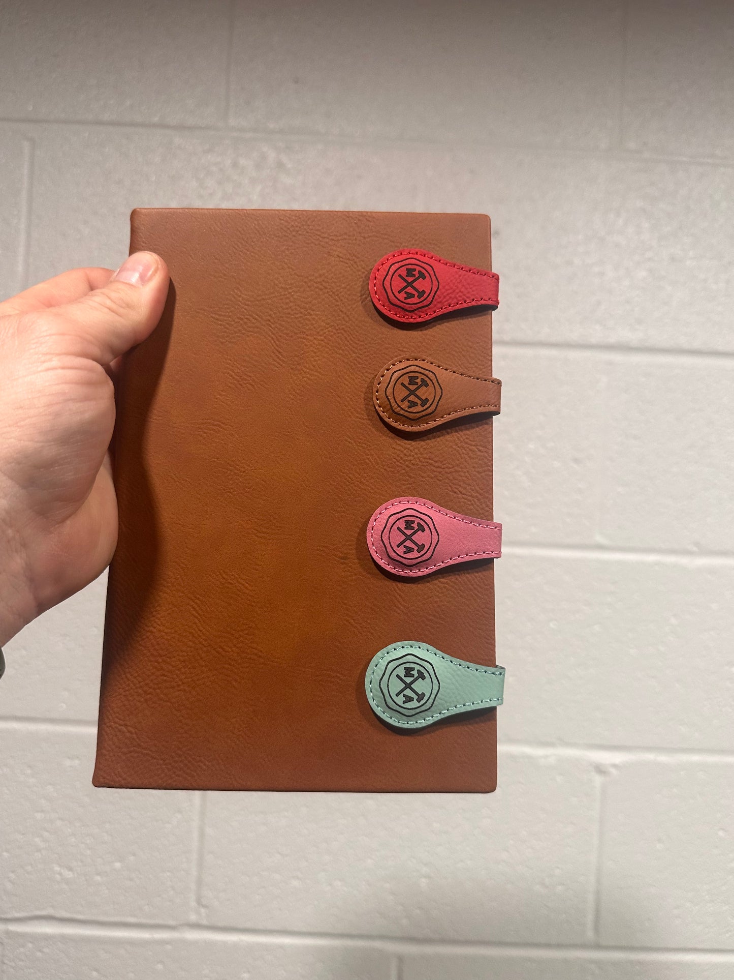 Magnetic Bookmark Engraves Black Superior Leatherette
